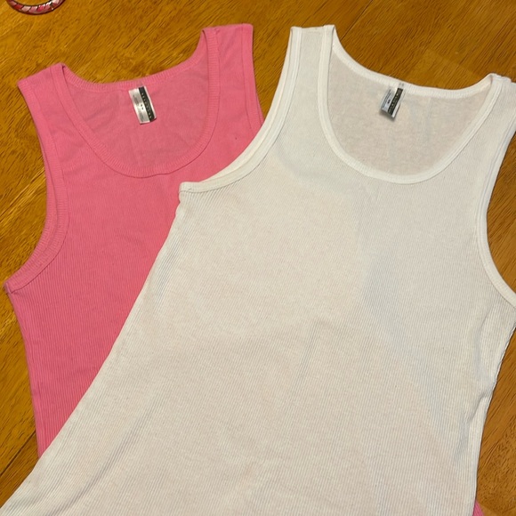 Kenneth Cole Reaction Set of Two (2) Tank Tops - Picture 1 of 9